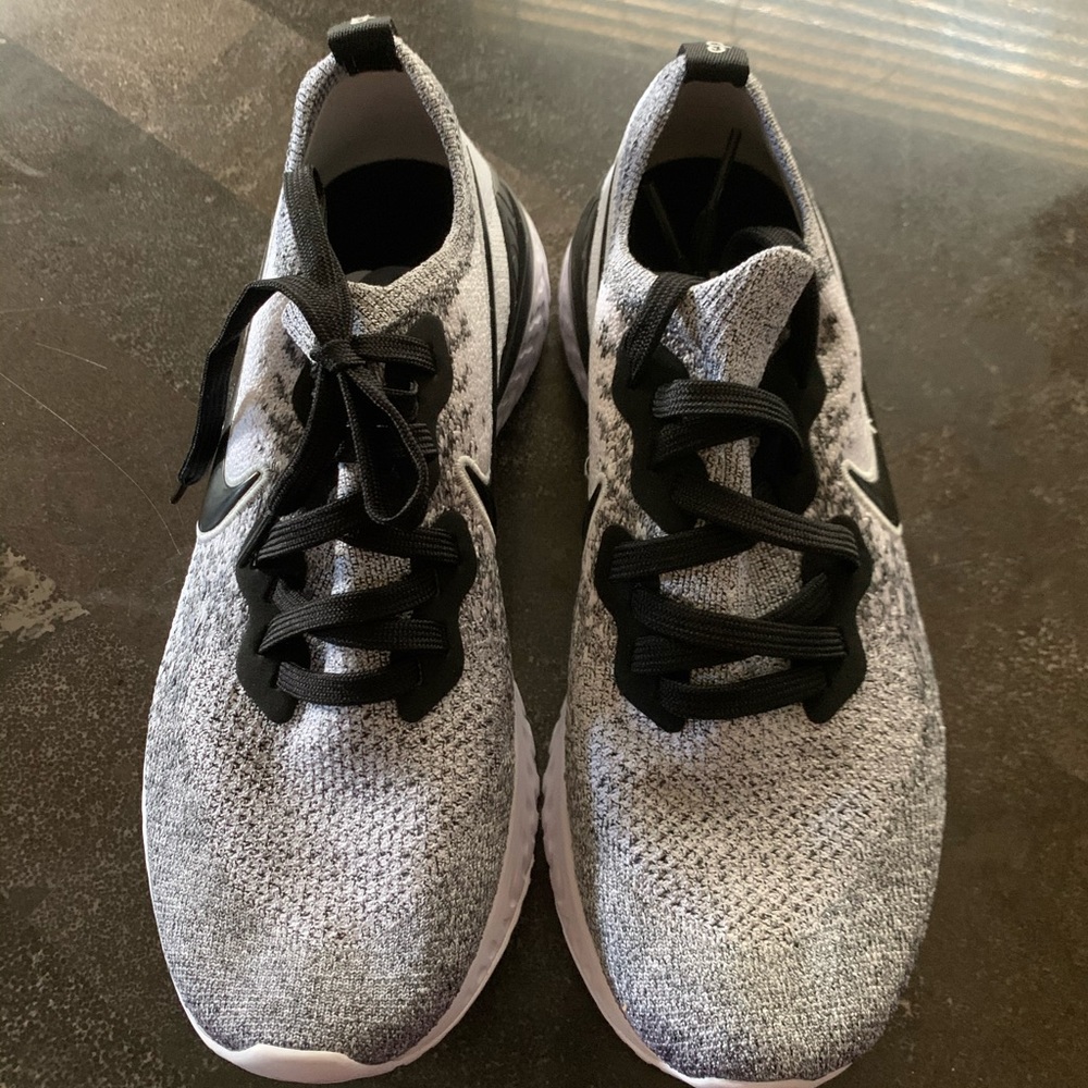 Nike Epic React Flyknit 2 Runners NEW Size 9.5